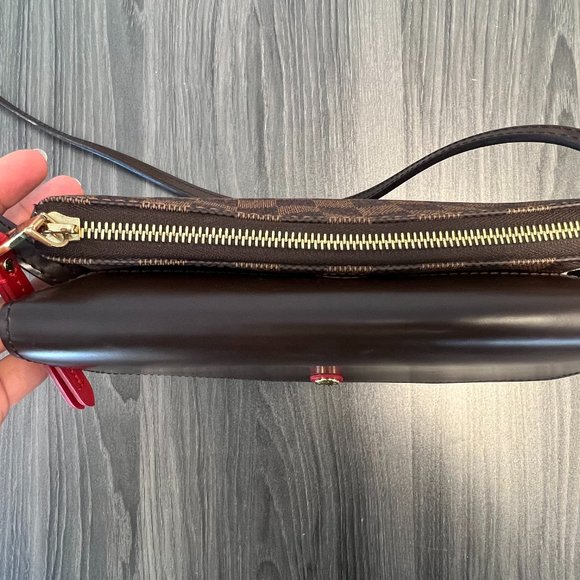 Louis Vuitton crossbody bag - Picture 5 of 8